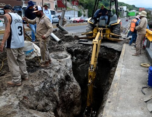 Reaparece socavón en puente Macuiltépetl
