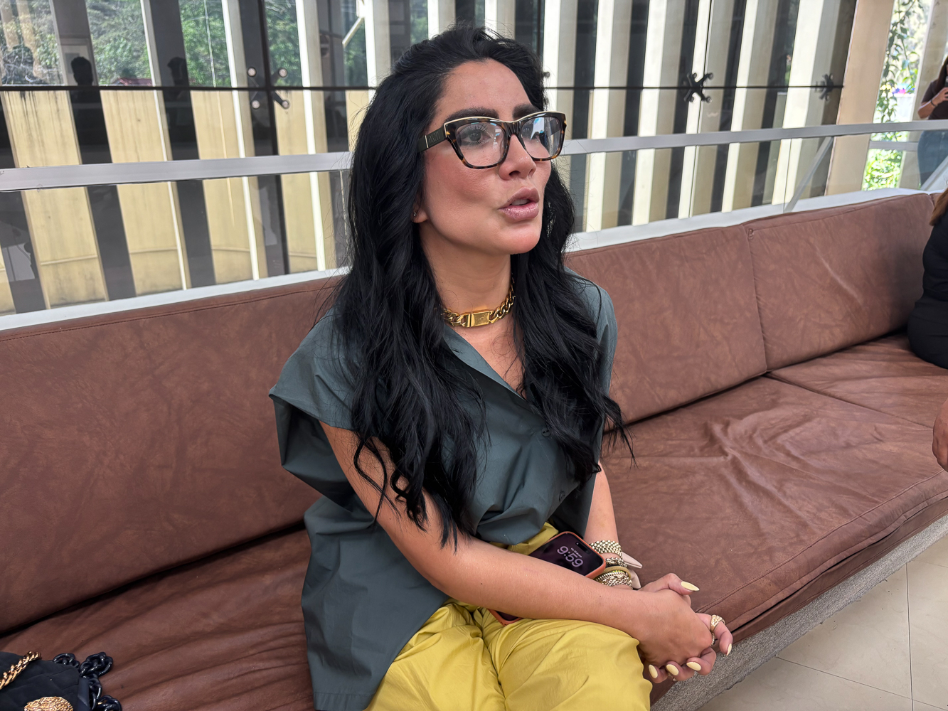 Zoé Gamboa acude a primera audiencia de divorcio en Xalapa, Elizabeth Morales la deja plantada