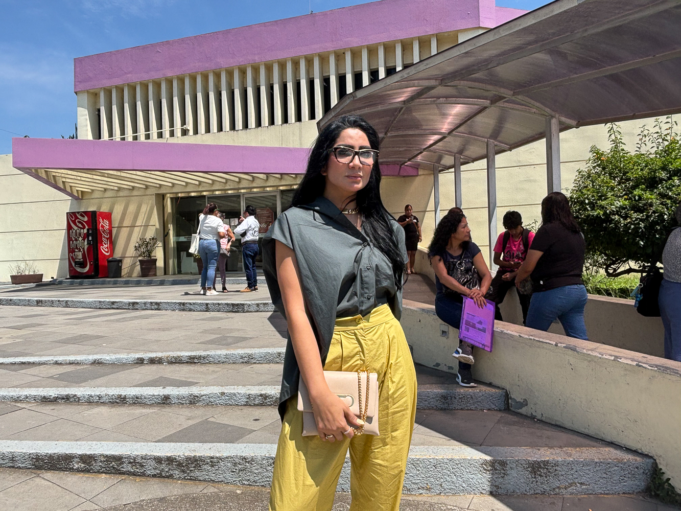 Zoé Gamboa acude a primera audiencia de divorcio en Xalapa, Elizabeth Morales la deja plantada