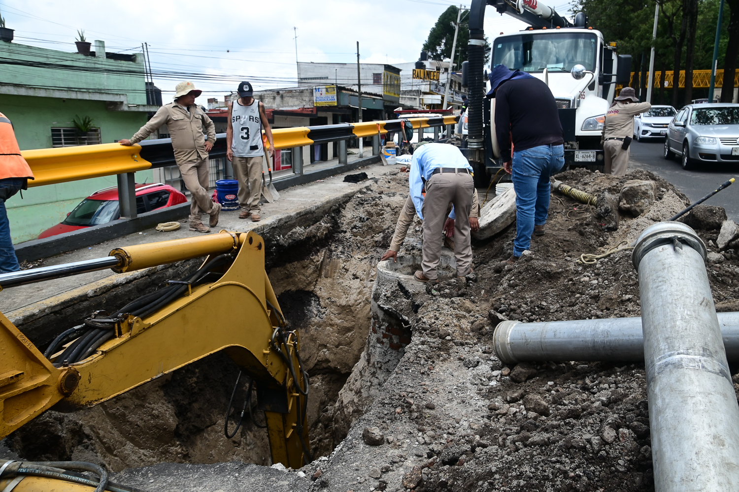 Reaparece socavón en puente Macuiltépet