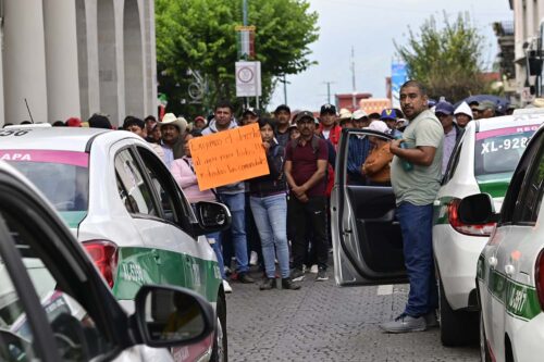 Habitantes de Altotonga y Jalacingo bloquean Enríquez en Xalapa, por falta de agua