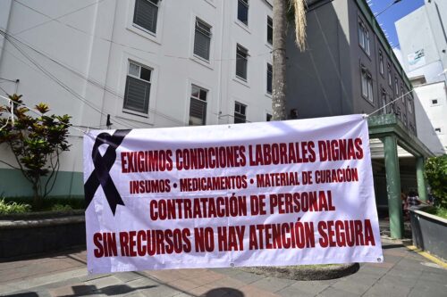 Trabajadores del Hospital “Dr. Luis F. Nachón” exigen mejores condiciones laborales